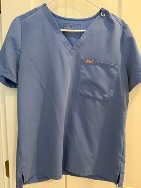 FIGS Women’s V-Neck Scrub Top in Ceil Blue